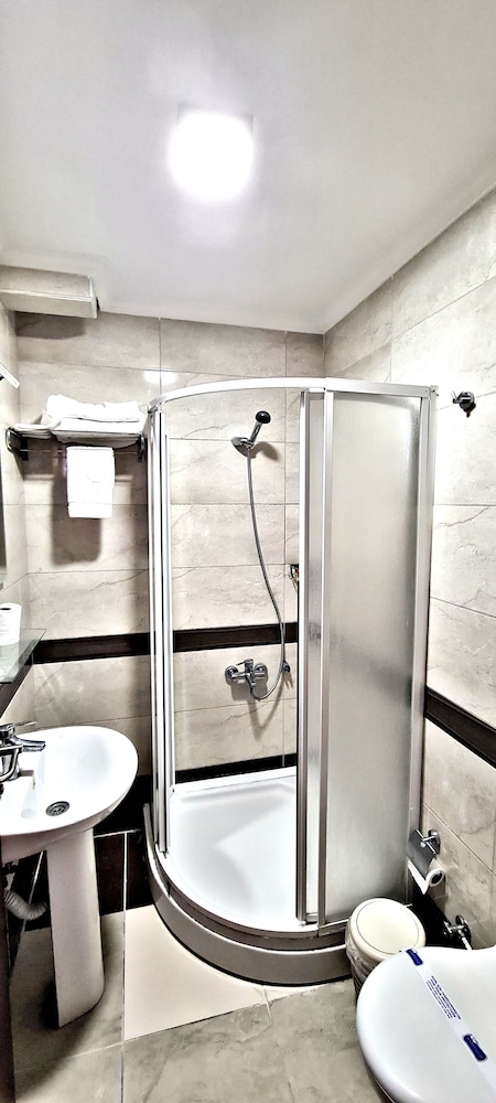 Economy Double or Twin Room photo 2