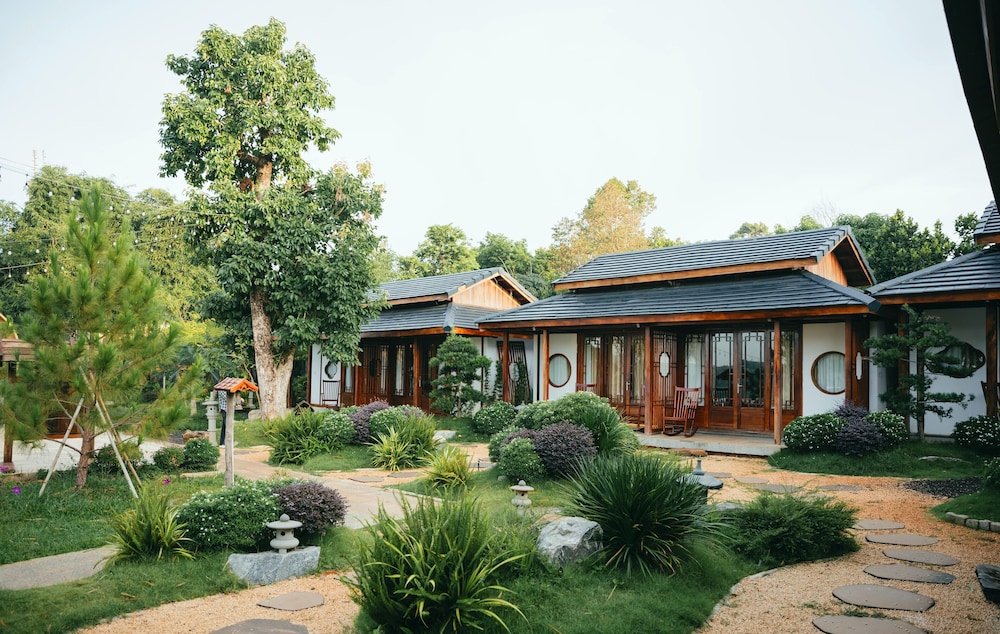 Deluxe House, Lake View photo 3