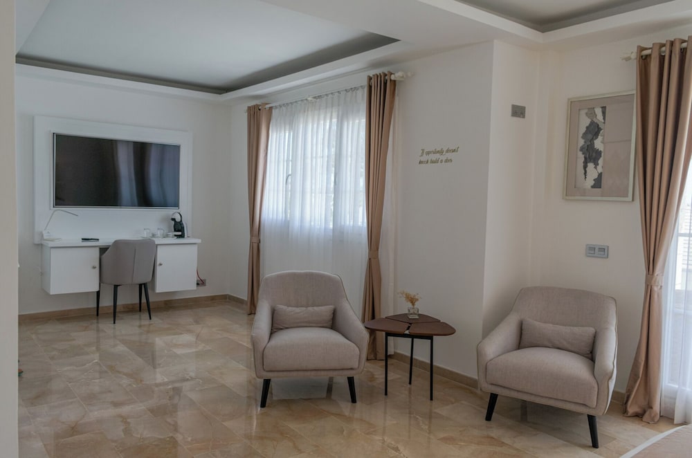 Deluxe Studio, Balcony, Pool View