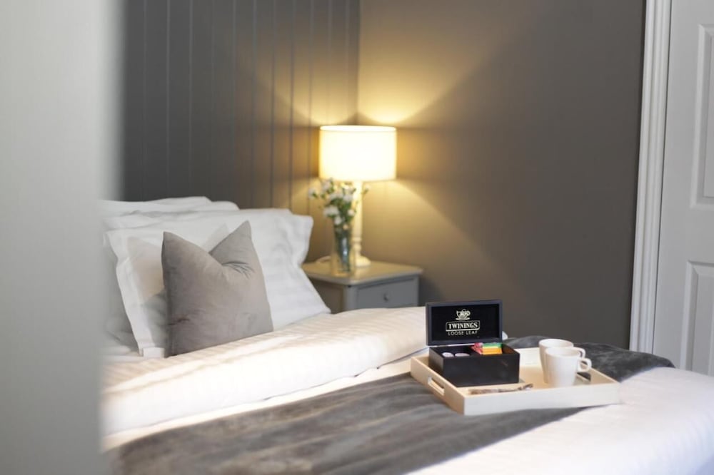 Deluxe Double Room, Ensuite, Courtyard View photo 2