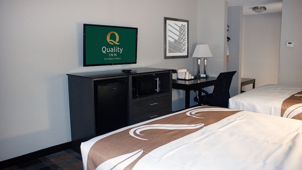 Standard Room, 2 Queen Beds, Non Smoking - Photo 4