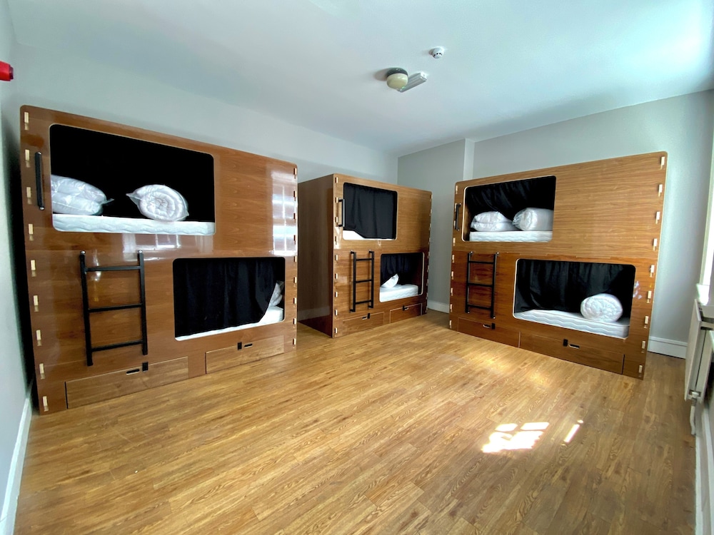 Bed in a Shared Room for 10 (Male) photo 2
