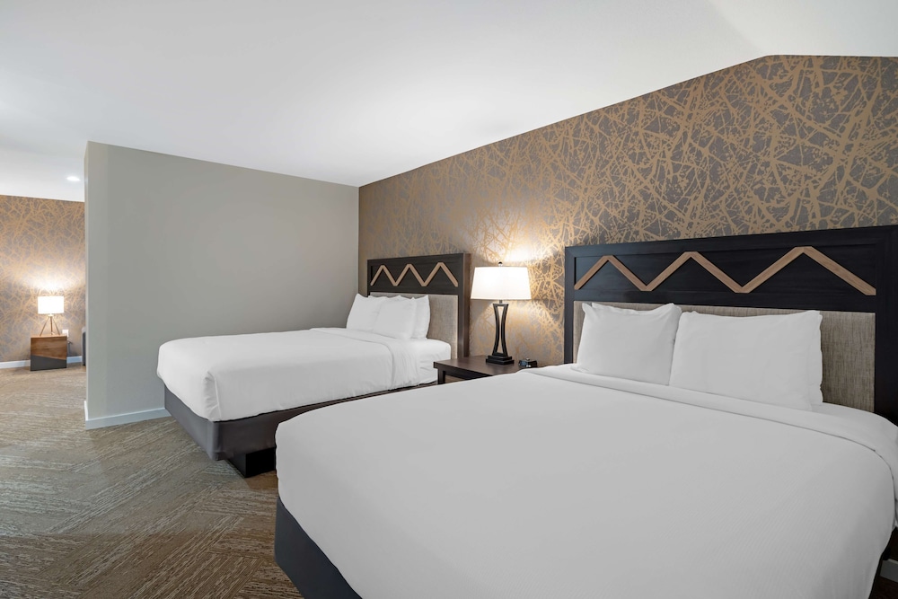 Suite, 2 Queen Beds, Non Smoking, Refrigerator & Microwave (Living Room;Walk-in Shower) photo 1