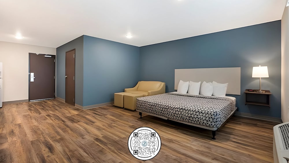 Suite, 1 King Bed, Accessible, Non Smoking photo 1