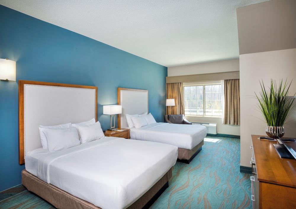 Deluxe Room, 2 Queen Beds photo 3
