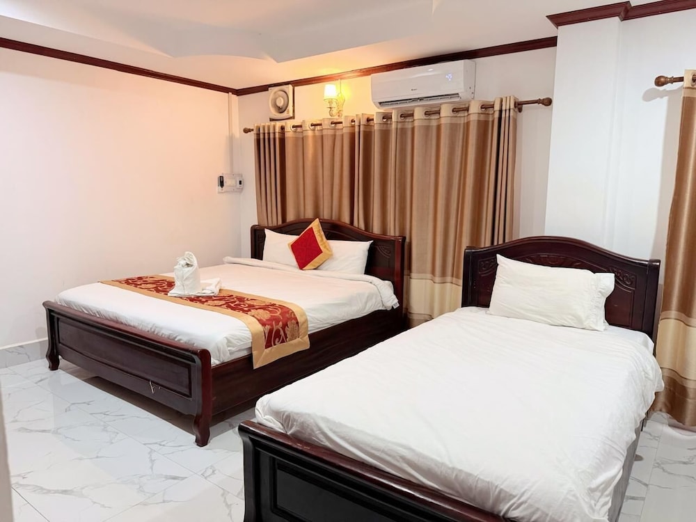 Deluxe Triple Room, Non Smoking, Private Bathroom