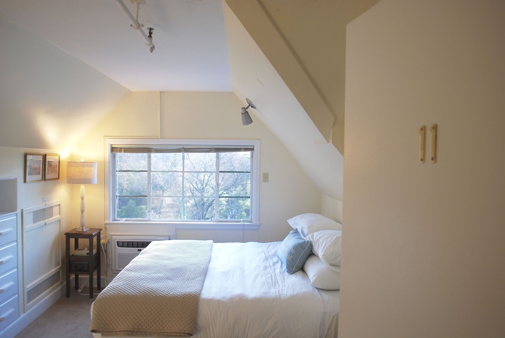 Standard Double Room, Ensuite (Room 11)
