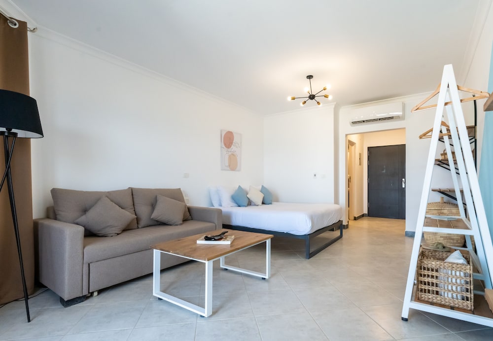 Superior Studio, 2 Twin Beds, Sea View