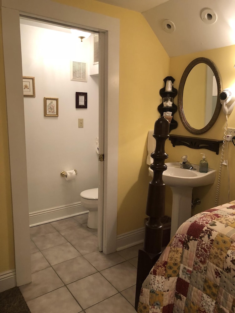 Luxury Twin Room, Private Bathroom, Courtyard View (Primrose #1) - Photo 2