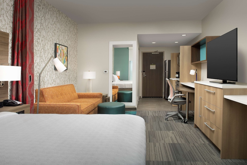 Studio Suite, 1 King Bed, Non Smoking - Photo 3