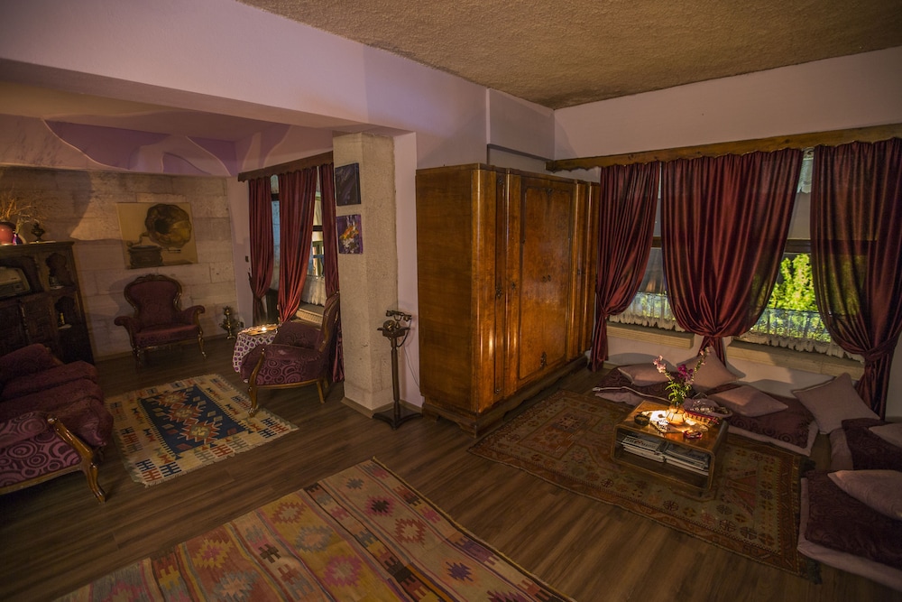 Panoramic Room - Photo 17