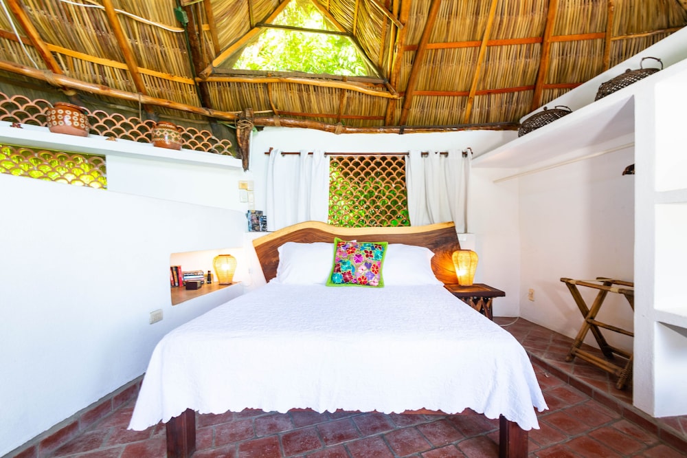 Signature Bungalow, 1 Bedroom, Pool Access, Garden Area photo 2