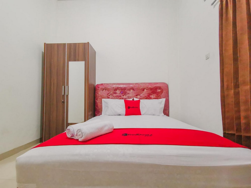 Double Room (Reddoorz) photo 1