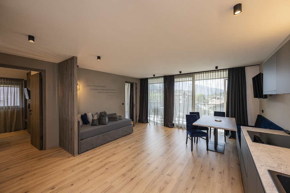 Apartment photo 2