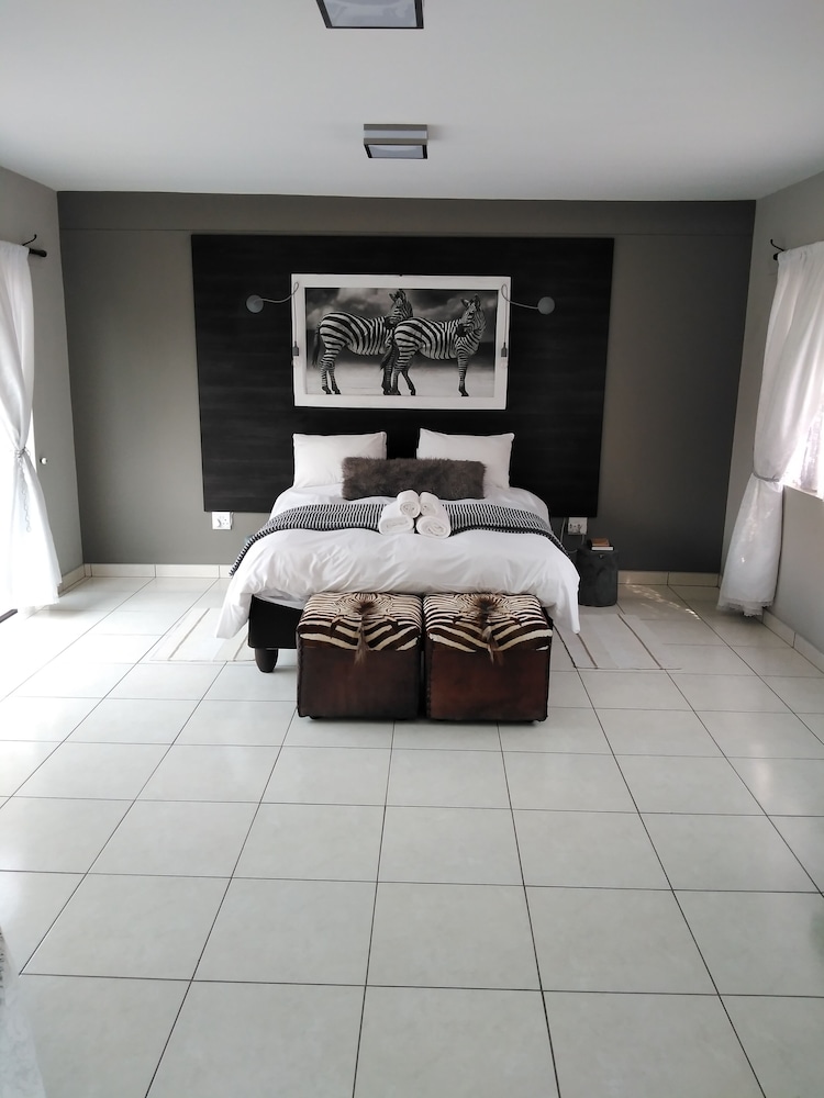 Deluxe Double Room, 1 King Bed, Non Smoking, Courtyard View photo 1