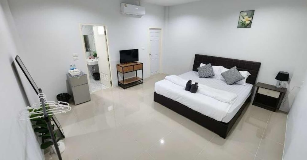 Deluxe Suite, Balcony, City View