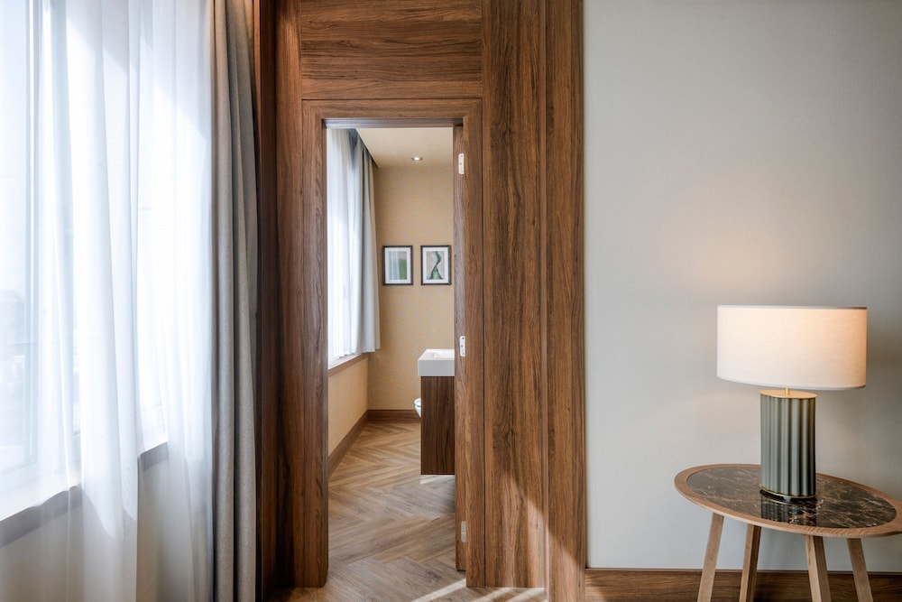 Suite, 1 King Bed with Sofa bed