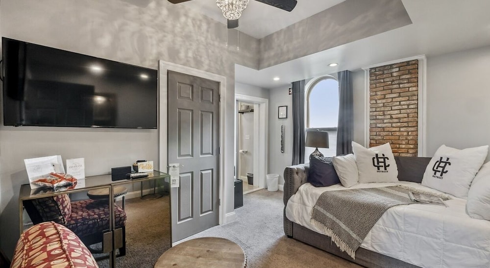 Classic Single Room, 1 Queen Bed, Non Smoking, Courtyard View