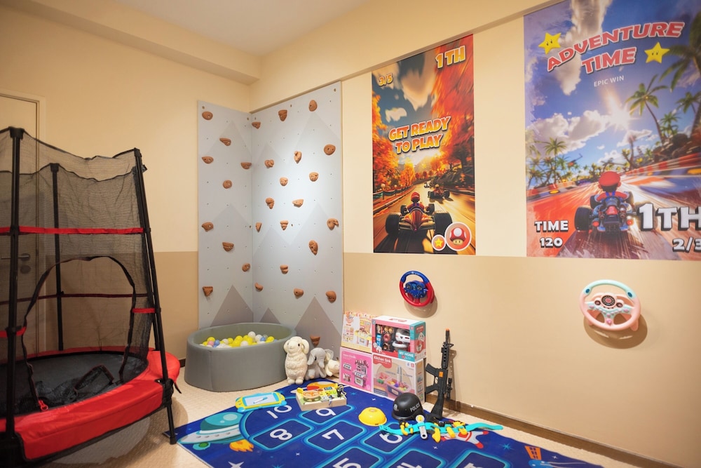 Fantasy Funland Retreat by The Only Bnb - Photo 4