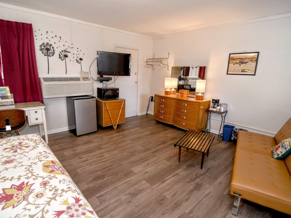 Superior Quadruple Room, Ensuite (King Semi-Suite) photo 3