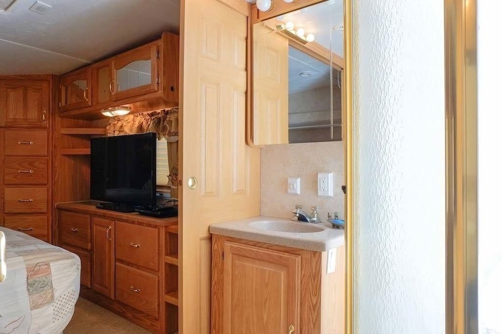 Mobile Home, 1 Queen Bed with Sofa bed photo 2