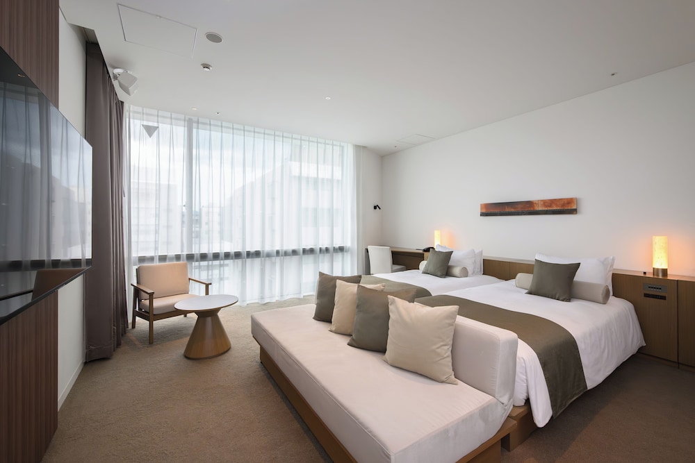 Premium Room - Non-Smoking (with Lounge Access) - Photo 1