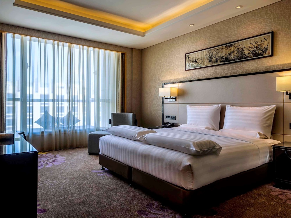 Deluxe Room, 1 King Bed, Club Lounge Access (Executive)