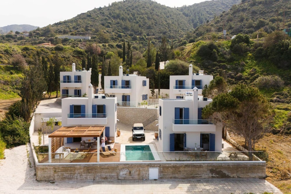 Villa photo 2