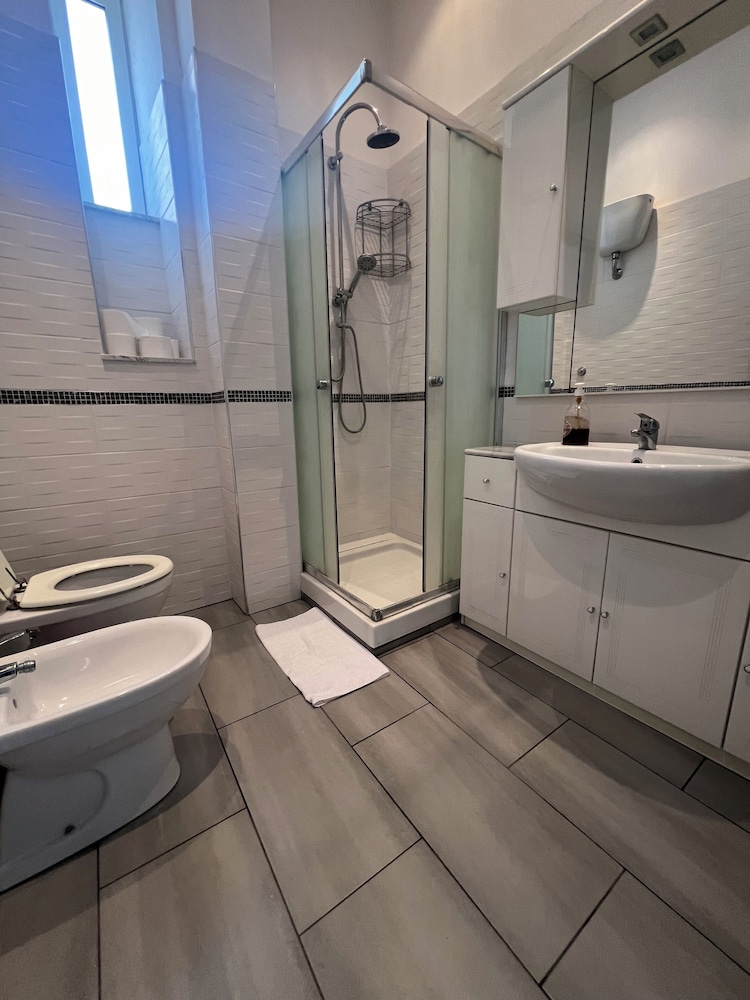 Superior Double Room, Shared Bathroom photo 3