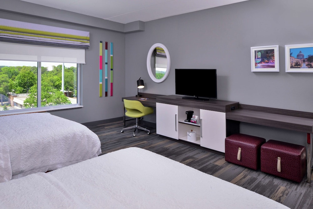 Room, 2 Queen Beds, Accessible, Refrigerator (Roll-in Shower) photo 2