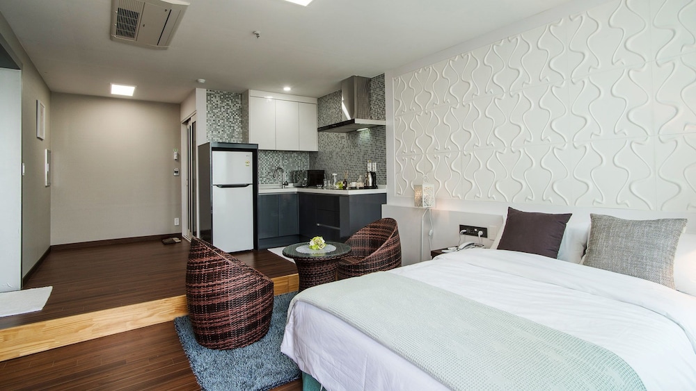 Standard Room (26 PY - Extra fee from 3rd person on site/ KRW 70,000 for cold private pool) photo 2