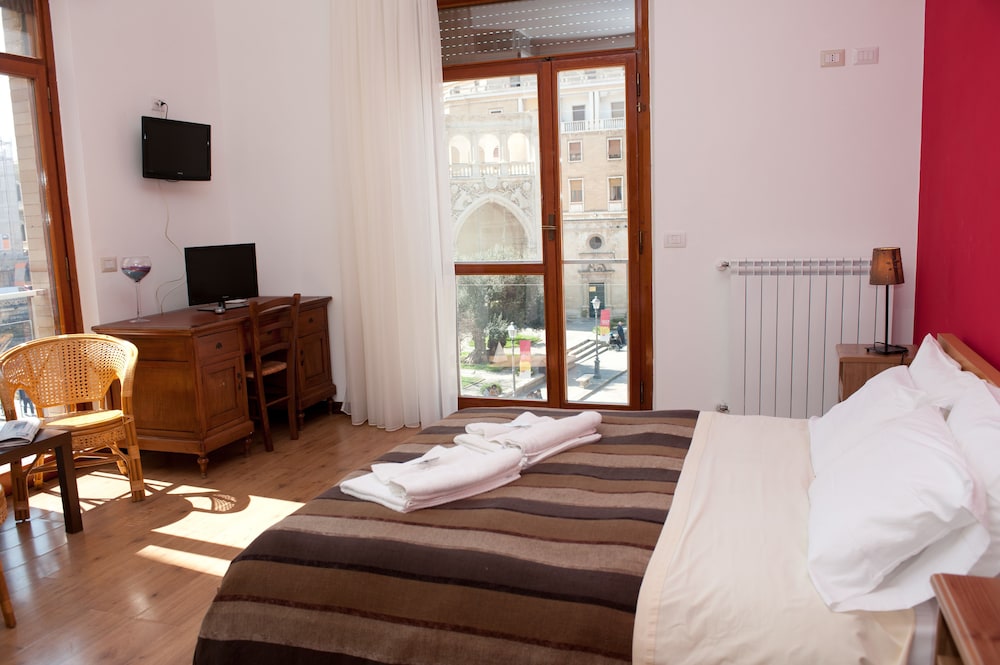 Double or Twin Room - Photo 7