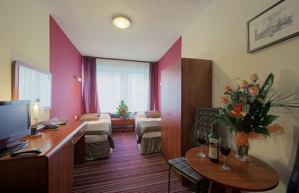 Double or Twin Room - Photo 3