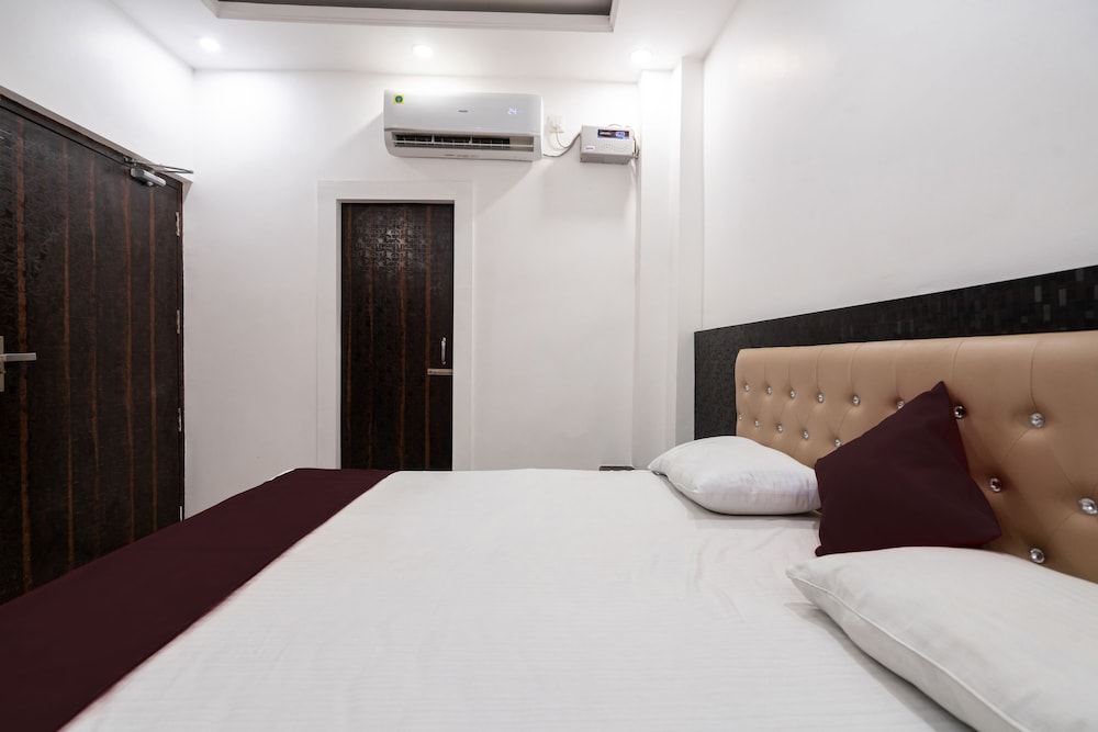 Deluxe Room - Photo 8
