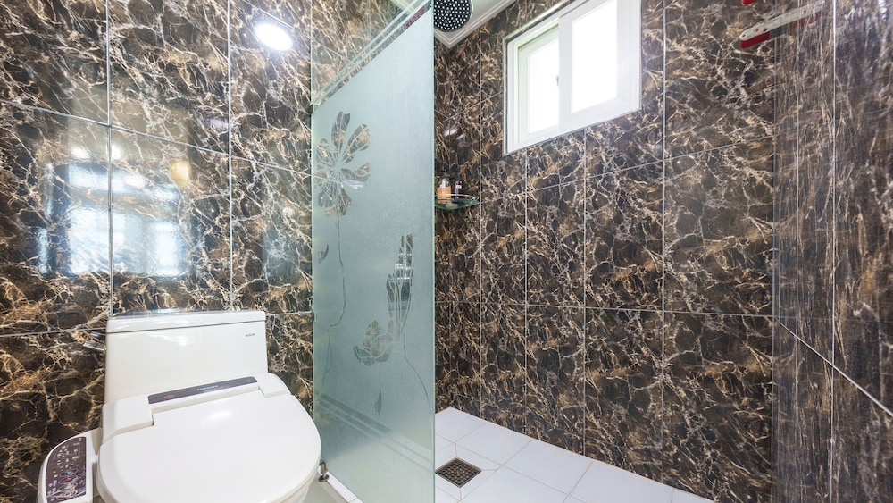 Basic Room, 1 Bedroom (501 Blackcross) - Photo 7