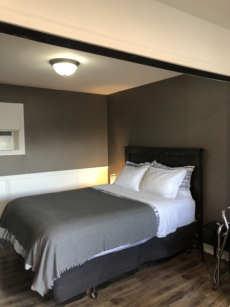 Superior Suite, 1 Queen Bed, Kitchenette photo 2