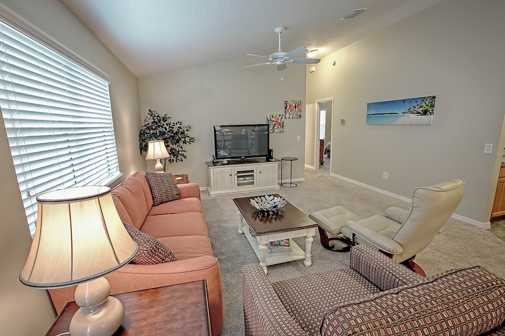 House, 2 Bedrooms photo 2
