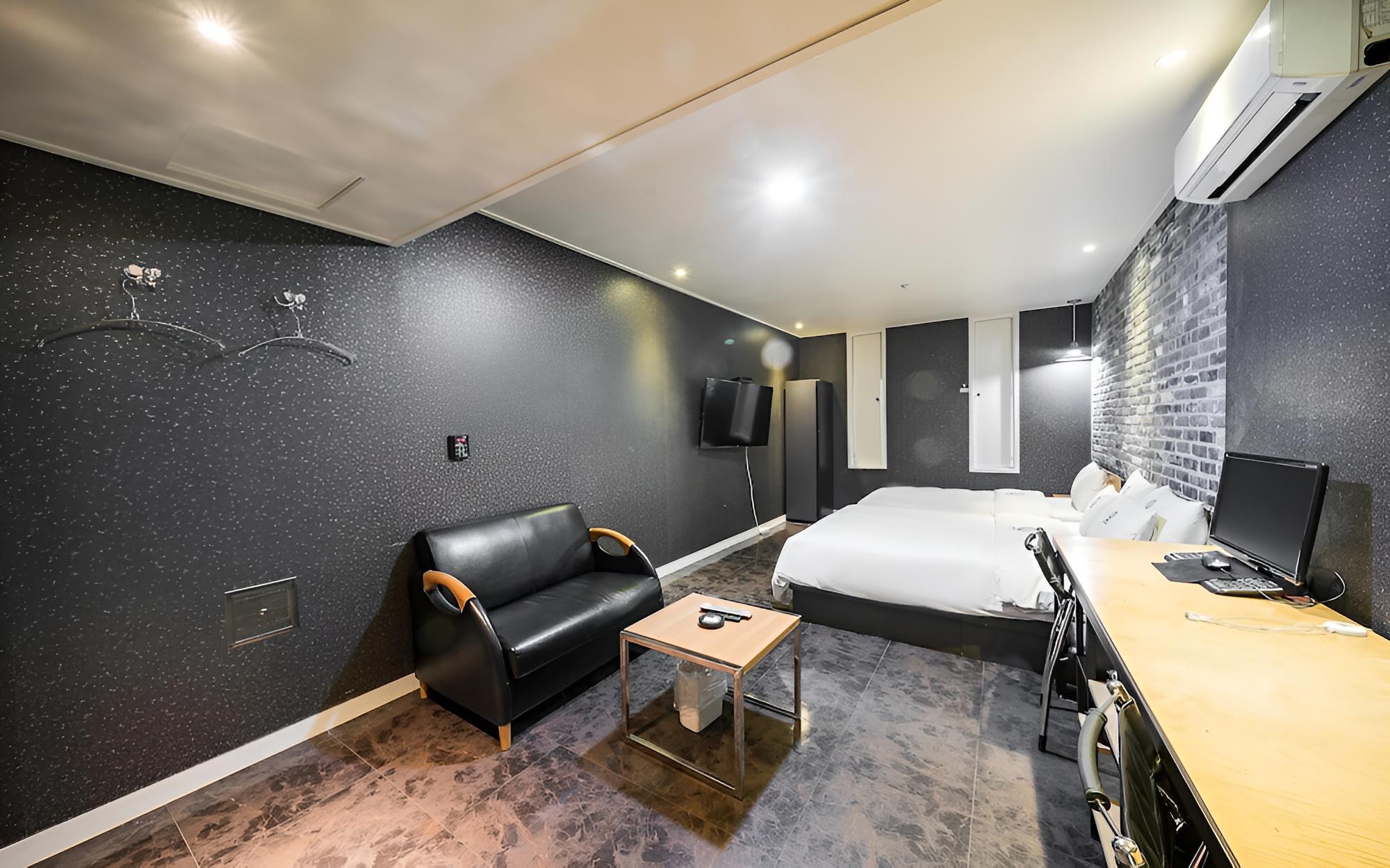 Room (Premium Twin (OTT Styler)) - Photo 25