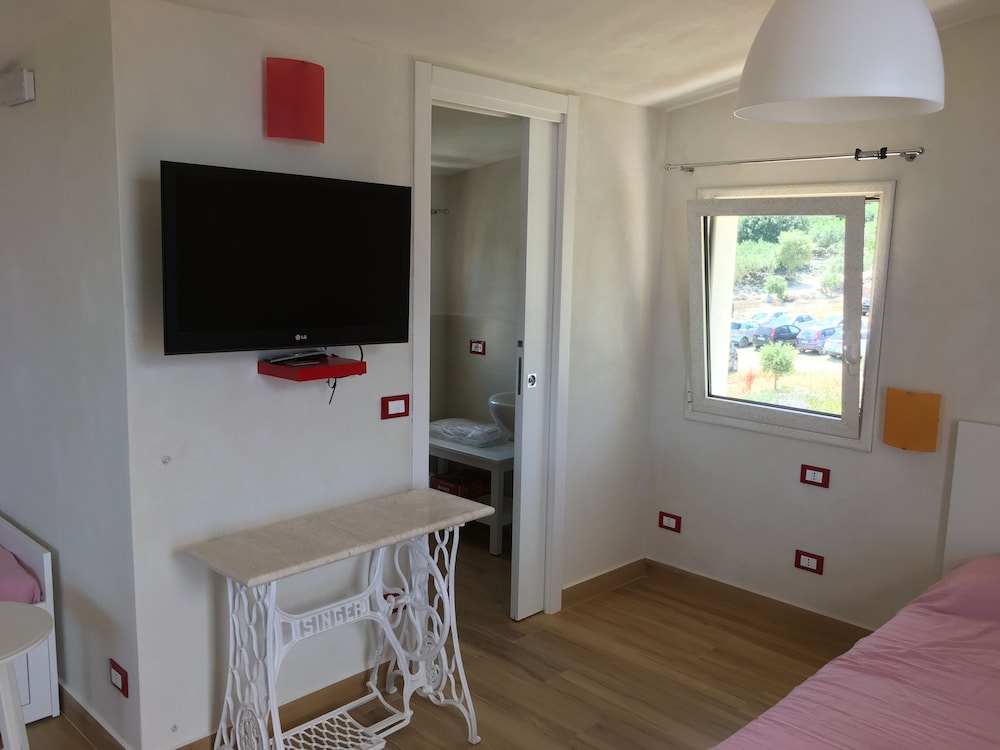 Studio, Multiple Bedrooms, Smoking, Balcony