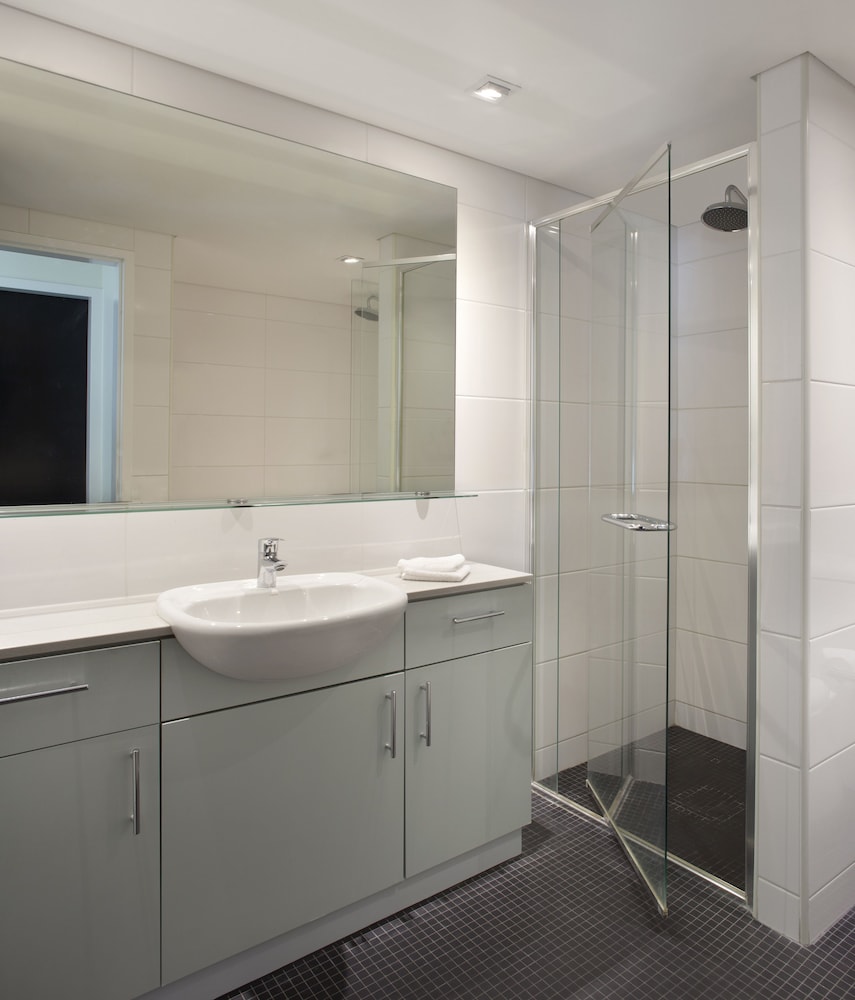 One Bedroom Premier Apartment King - Photo 2