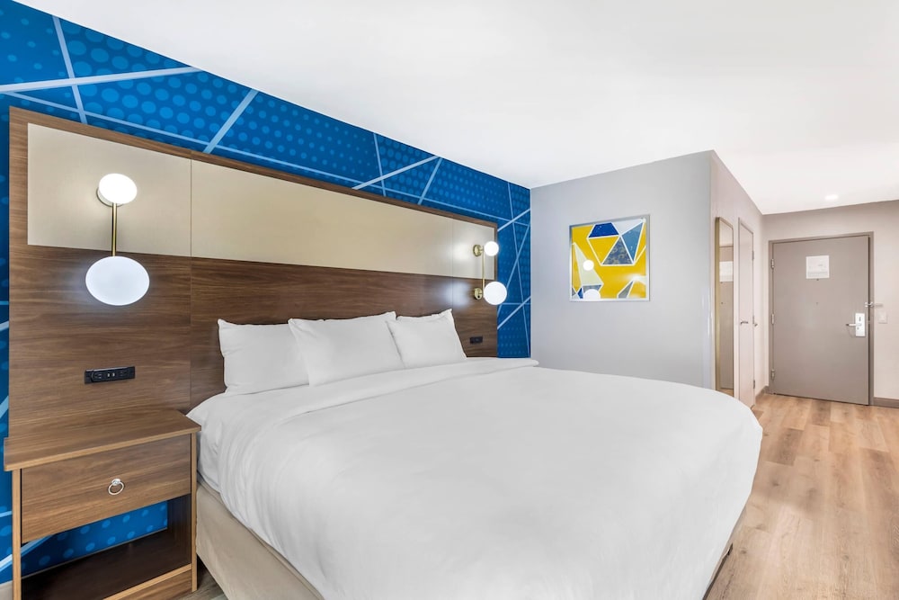 Room, 1 King Bed, Accessible, Non Smoking - Photo 7