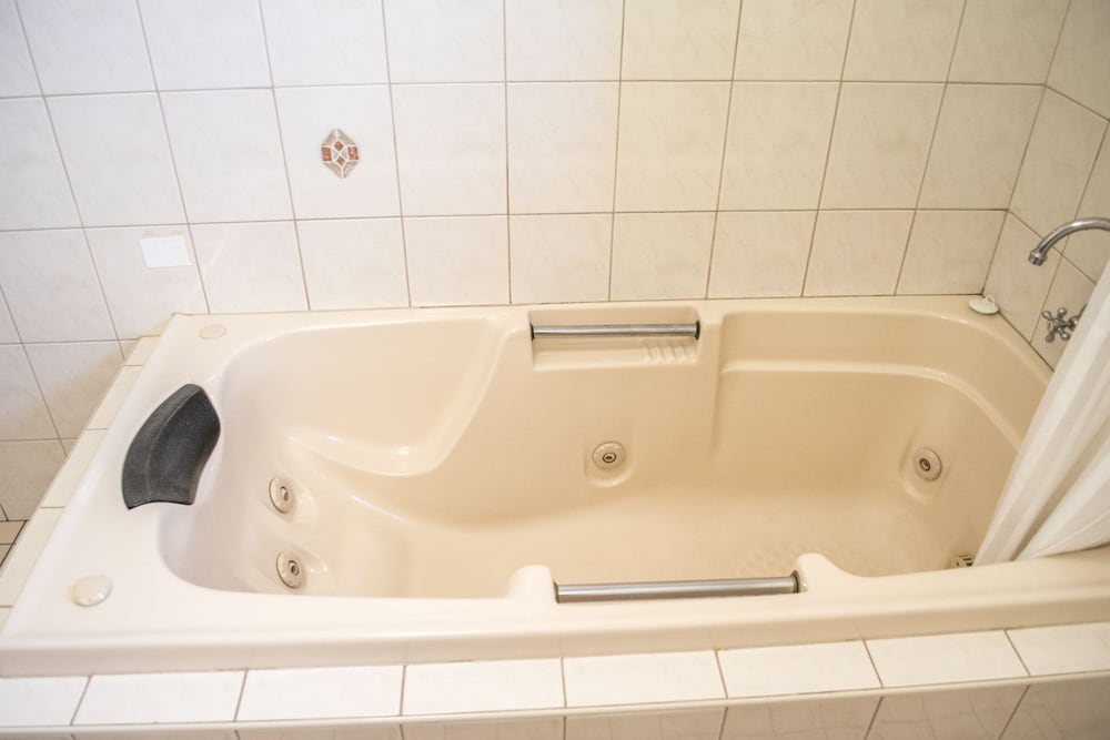 King with Bath photo 3