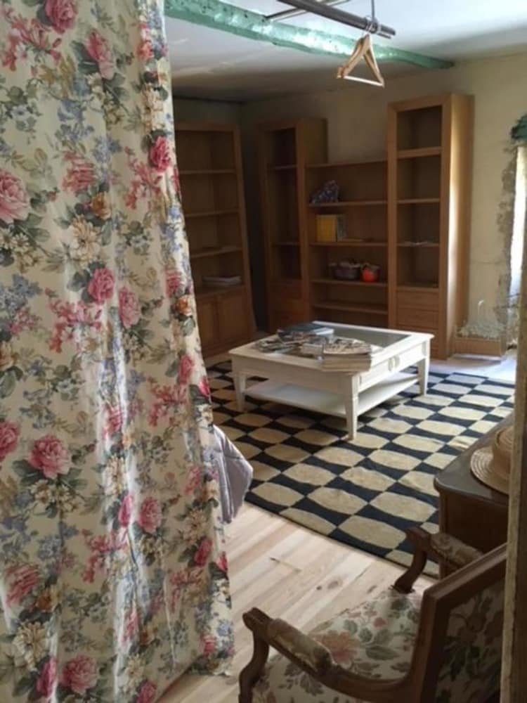 Double or Twin Room, Non Smoking (La Jeune Fille A La Perle) - Photo 2