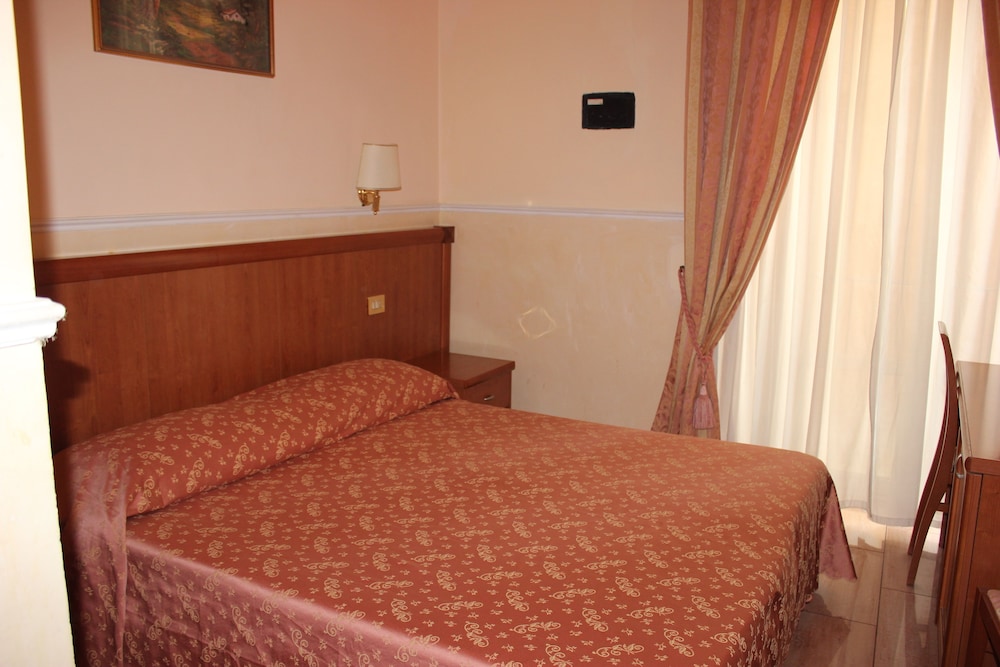 Twin Room, 1 Bedroom, Private Bathroom photo 2
