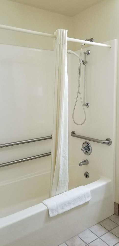 Room, 2 Double Beds, Accessible, Non Smoking (Mobility, Bathtub w/Grab Bars) - Photo 7