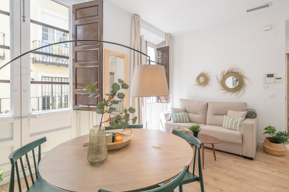 2 Bedrooms Apartment