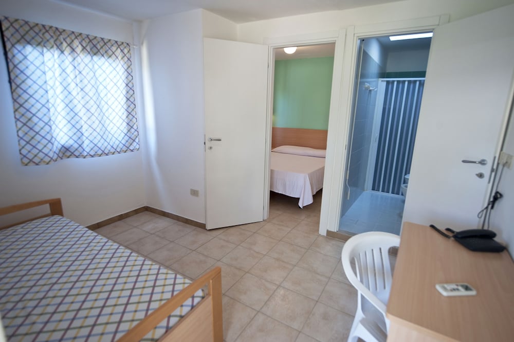 Economy Bungalow (French Bed)