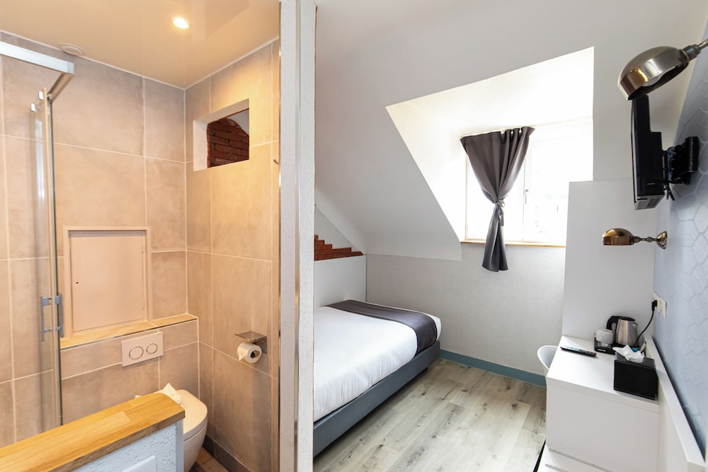 Economy Room
