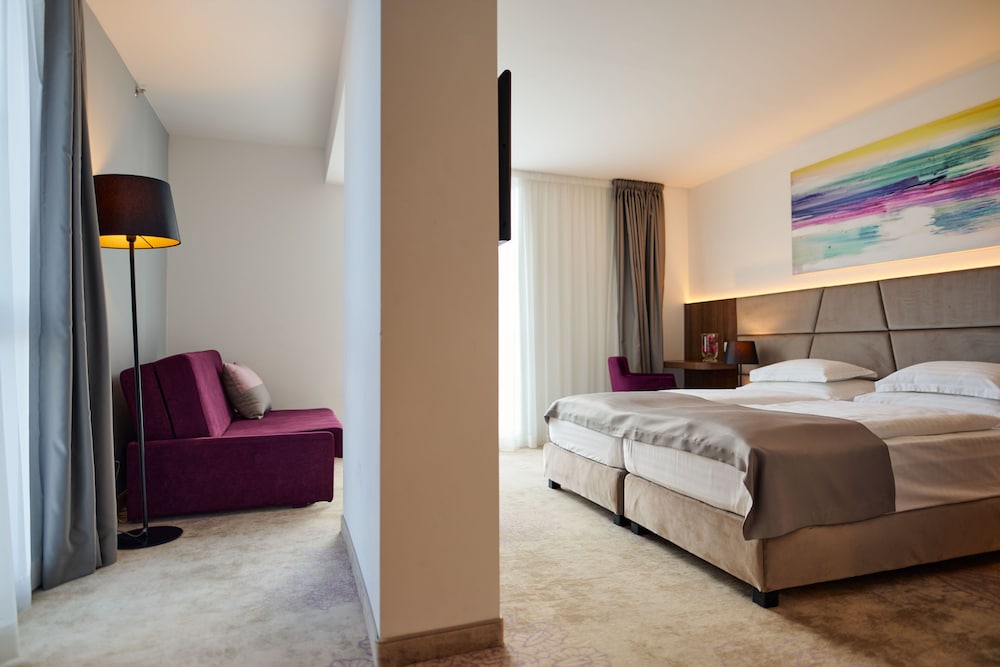 Superior Double or Twin Room, Park View - Photo 7
