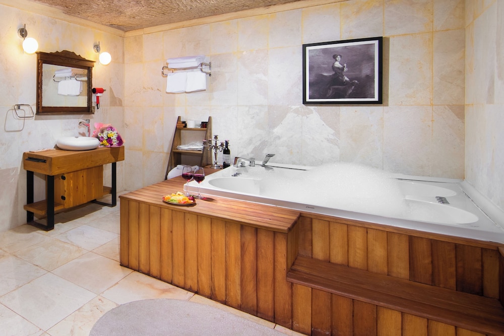 Underground Cave Rooms with Jacuzzi photo 3